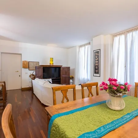 Apartment Brera 27 *